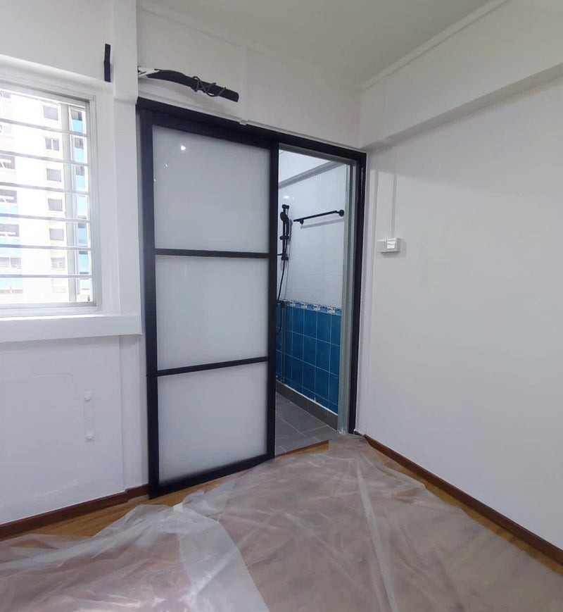 Cửa lùa nhà vệ sinh chất liệu nhôm kính